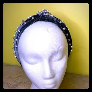 Headband/ gray velvet and pearl